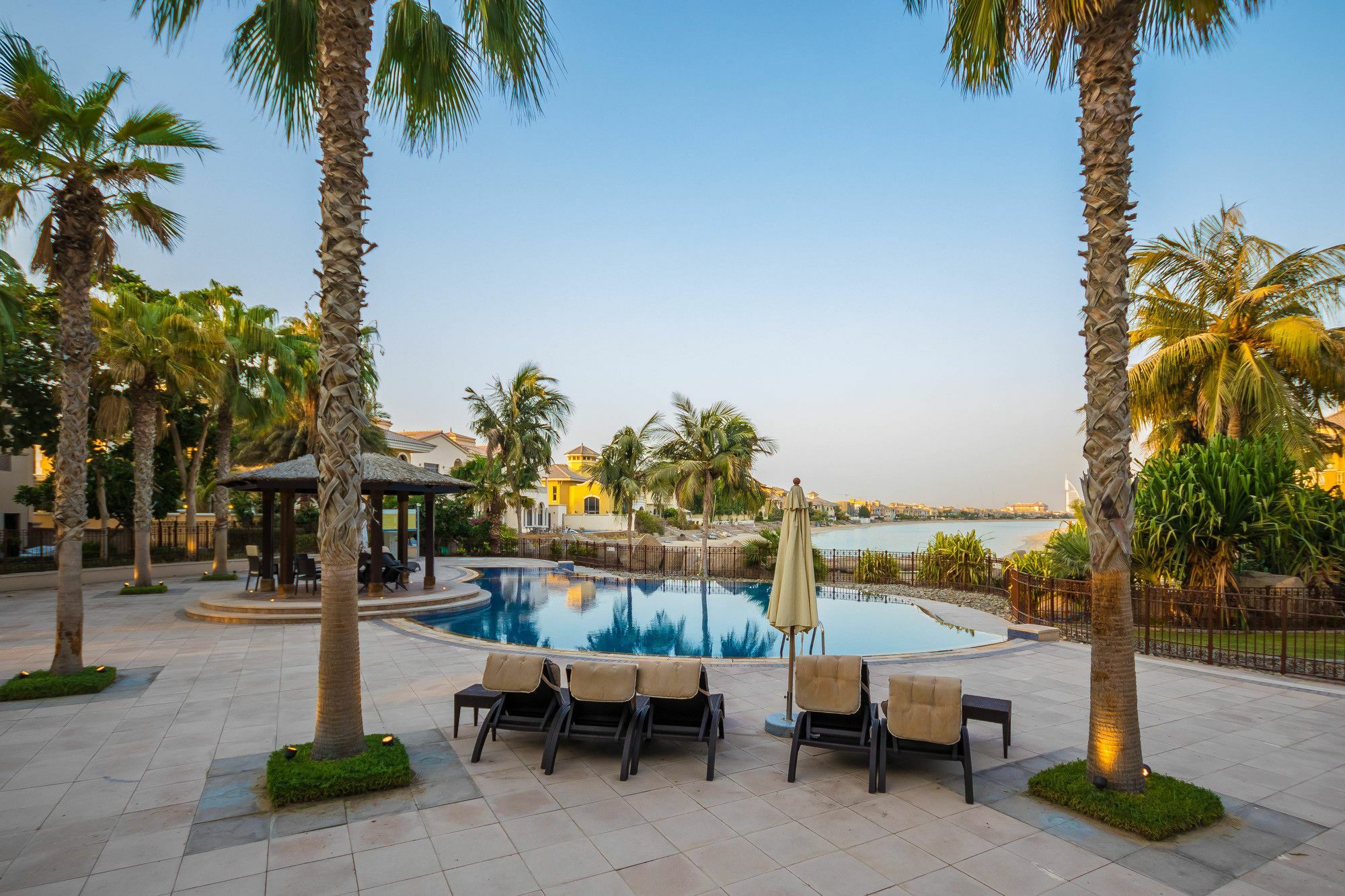 Yanjoon Holiday Homes - Palm Jumeirah Frond A Villas Dubai Exterior foto